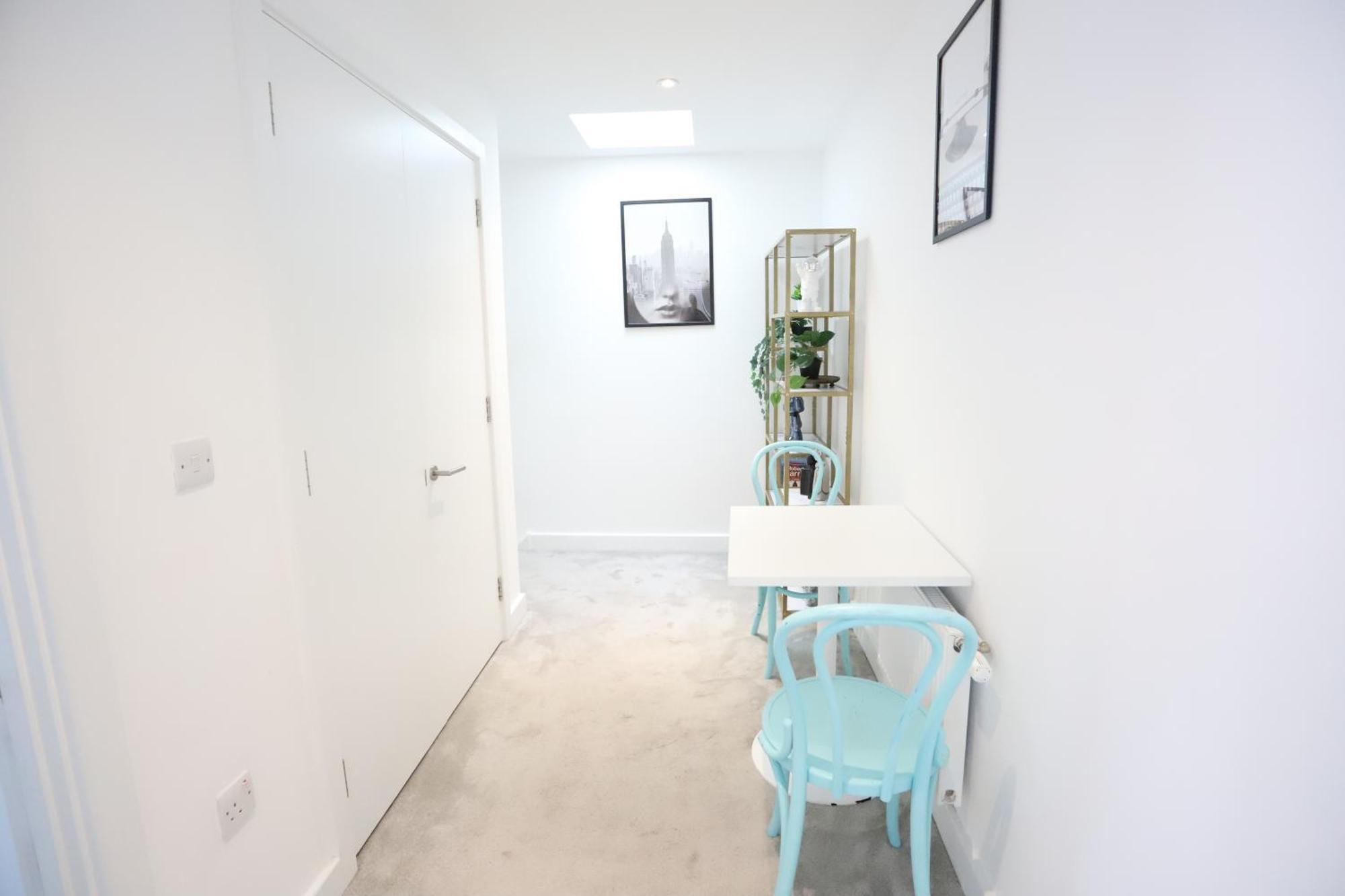 Spacious 3-Story Retreat With Rooftop Terrace And Modern Amenities Londres Extérieur photo