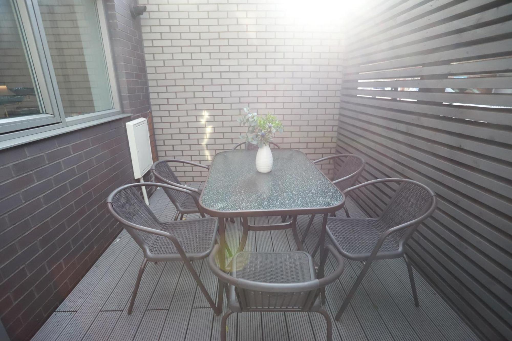 Spacious 3-Story Retreat With Rooftop Terrace And Modern Amenities Londres Extérieur photo