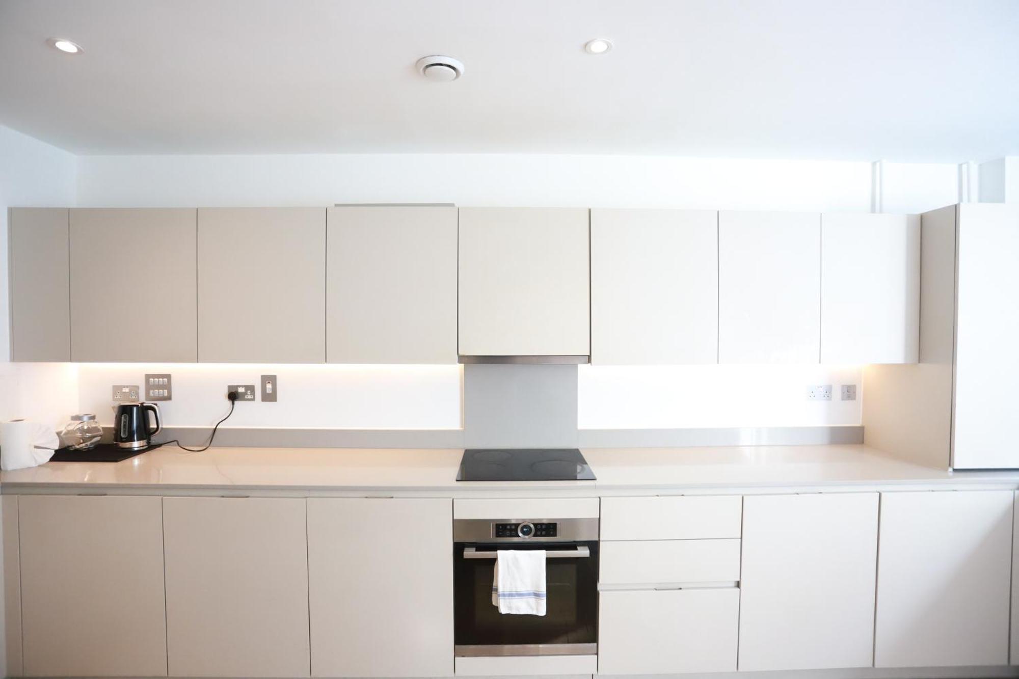 Spacious 3-Story Retreat With Rooftop Terrace And Modern Amenities Londres Extérieur photo