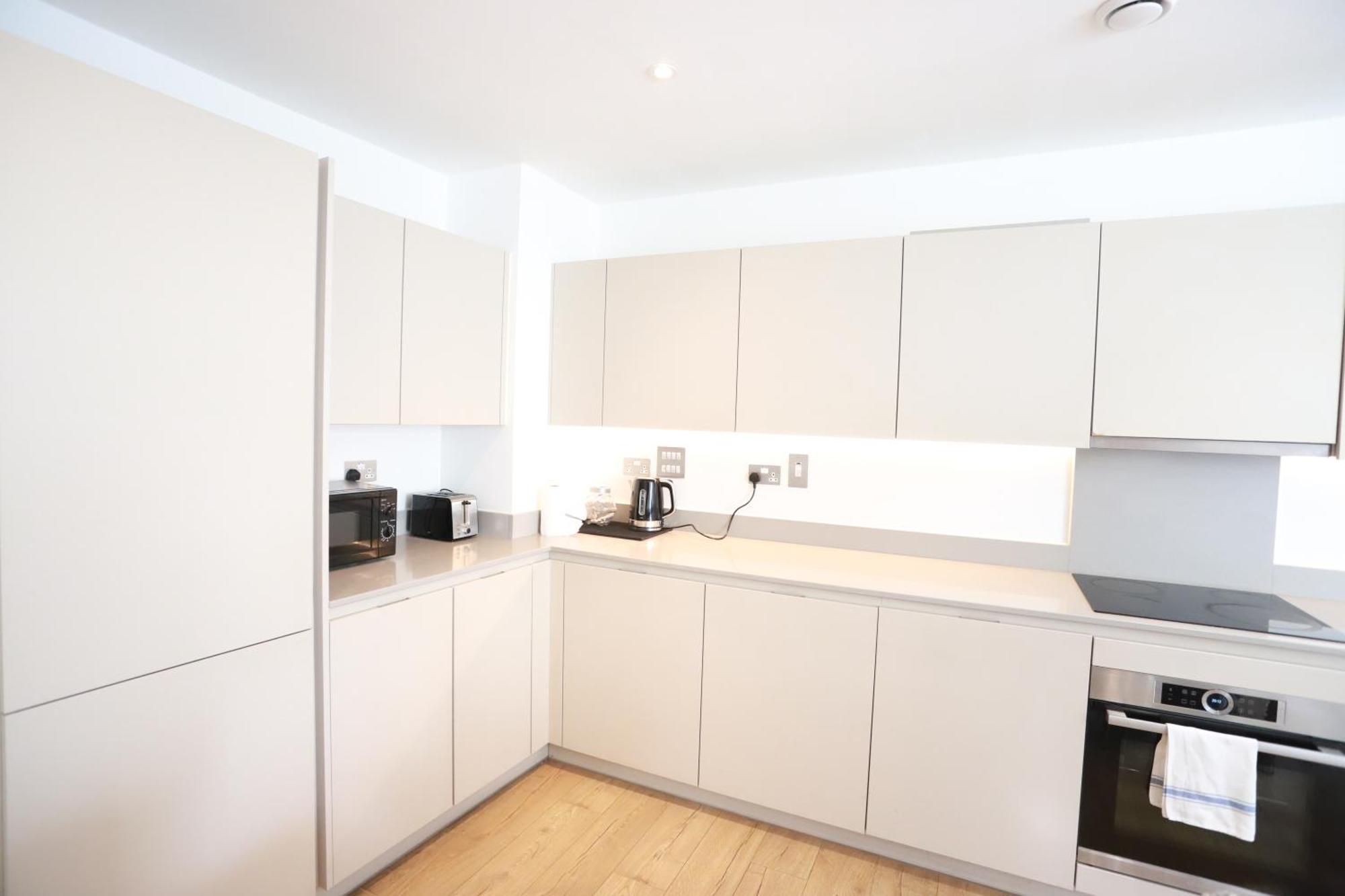 Spacious 3-Story Retreat With Rooftop Terrace And Modern Amenities Londres Extérieur photo