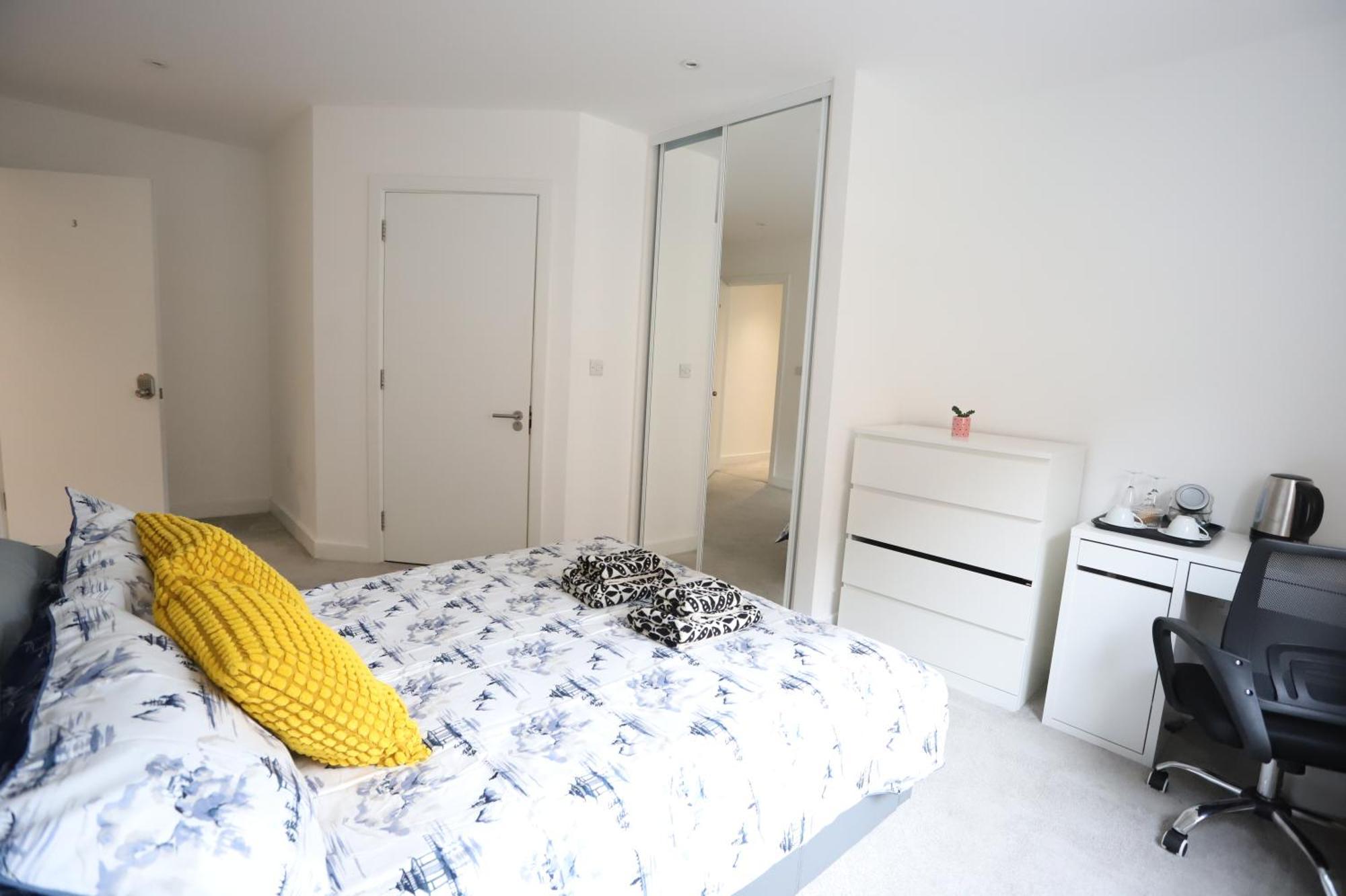 Spacious 3-Story Retreat With Rooftop Terrace And Modern Amenities Londres Extérieur photo