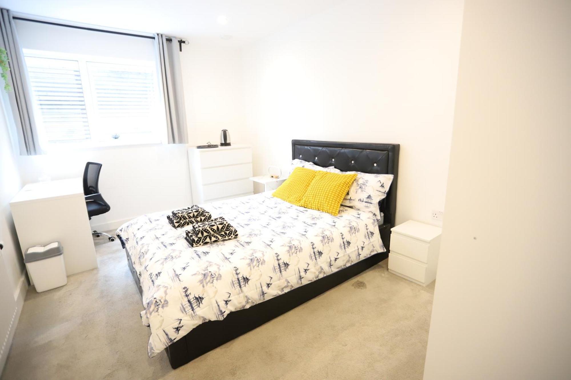 Spacious 3-Story Retreat With Rooftop Terrace And Modern Amenities Londres Extérieur photo