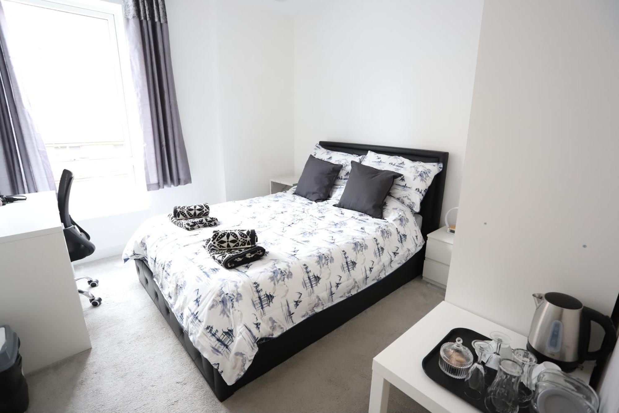 Spacious 3-Story Retreat With Rooftop Terrace And Modern Amenities Londres Extérieur photo