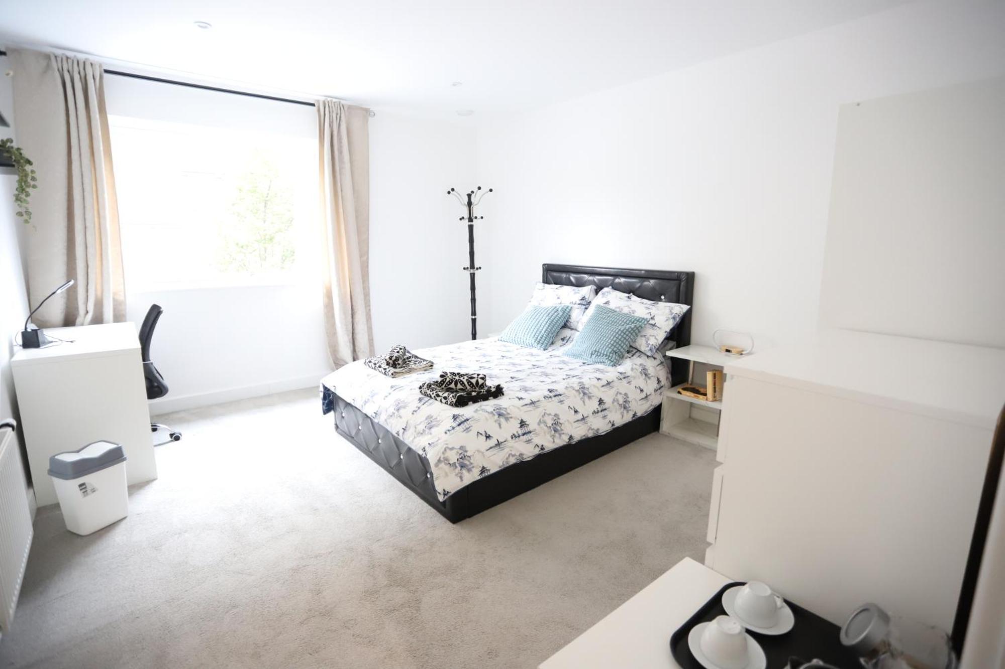 Spacious 3-Story Retreat With Rooftop Terrace And Modern Amenities Londres Extérieur photo