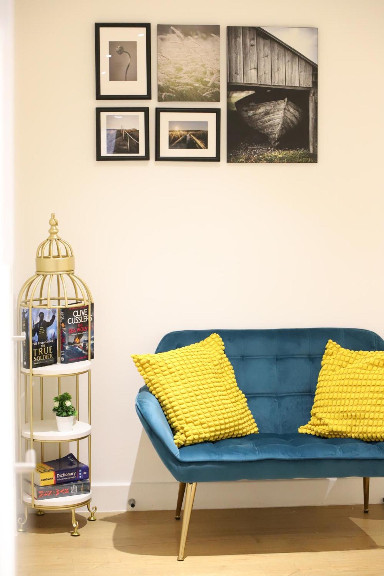 Spacious 3-Story Retreat With Rooftop Terrace And Modern Amenities Londres Extérieur photo
